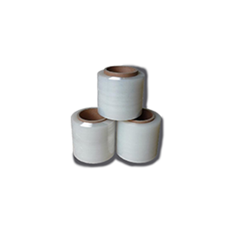 Tres rollos de emplaye transparente 5 pulgadas de ancho sobre un fondo blanco