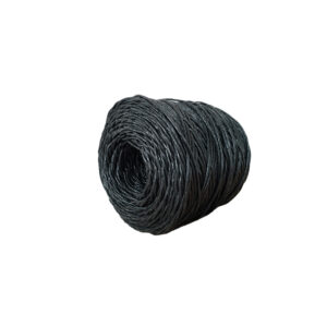Rollo industrial de rafia negra calibre 25 de 4.5 kg para amarres de carga pesada.